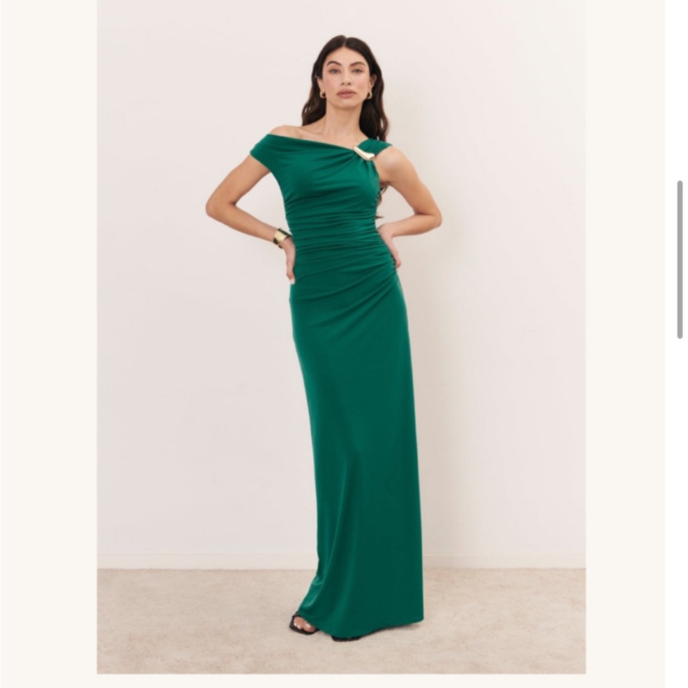 Elegant Green Off-Shoulder Dress